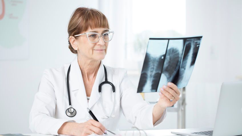 Rak płuc może długo nie dawać charakterystycznych objawów 