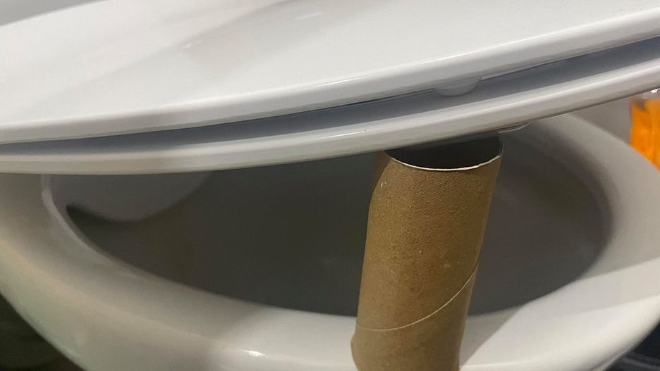 Co oznacza takie ułożenie rolki po papierze toaletowym?