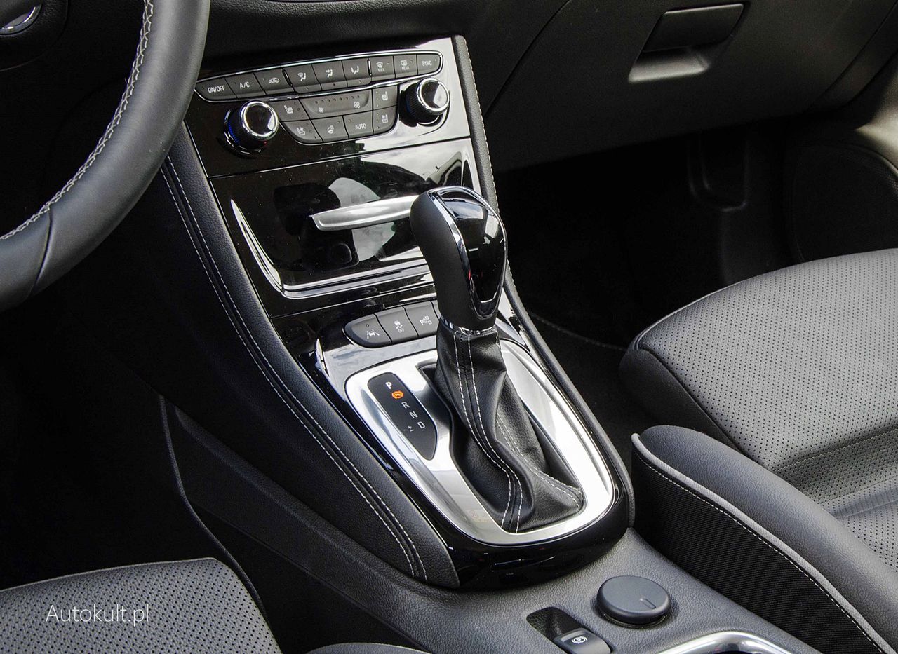 The automatic gearbox with six gears is classic, not very fast, but potentially the most durable.