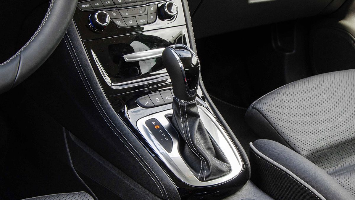 Skrzynia automatyczna z sześcioma biegami jest klasyczna, niezbyt szybka, ale potencjalnie najbardziej wytrzymała