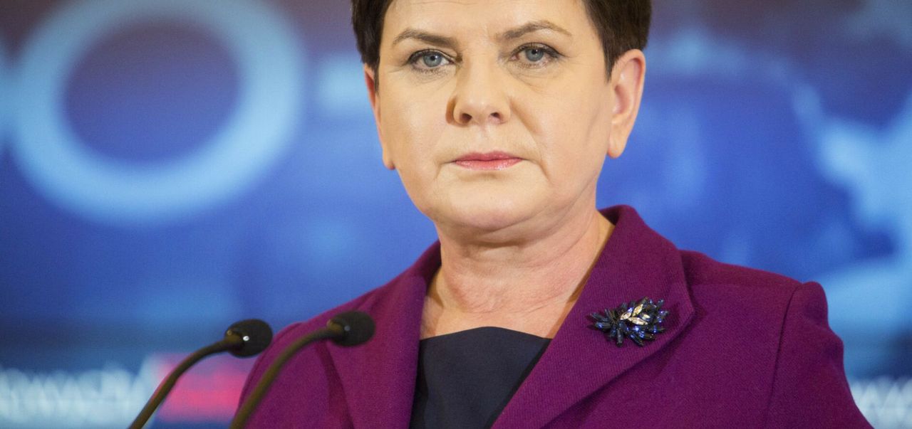 Beata, żegnaj. Beata, wróć. Szydło już wie, że dobrze atakować z cienia