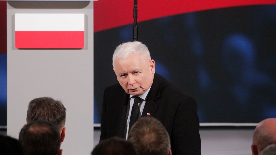 Ostróda, 06.11.2022. Prezes Prawa i Sprawiedliwości Jarosław Kaczyński podczas spotkania z mieszkańcami Ostródy, w ramach objazdu po kraju i spotkań z wyborcami, 6 bm. (mr) PAP/Tomasz Waszczuk