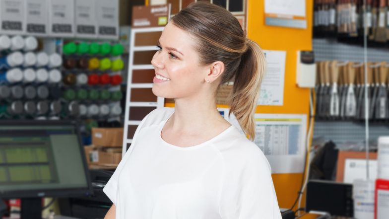 Pracownica stacji zdradza, ile zarabia. Internauci nie kryją szoku