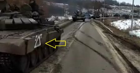 Nowe, tajemnicze oznaczenia na rosyjskich czołgach. O co chodzi?
