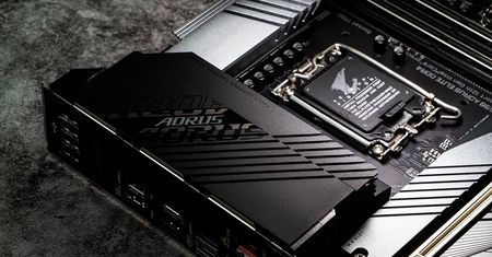 Płyty główne Gigabyte Z690 AORUS - brać wersję DDR5, czy DDR4?