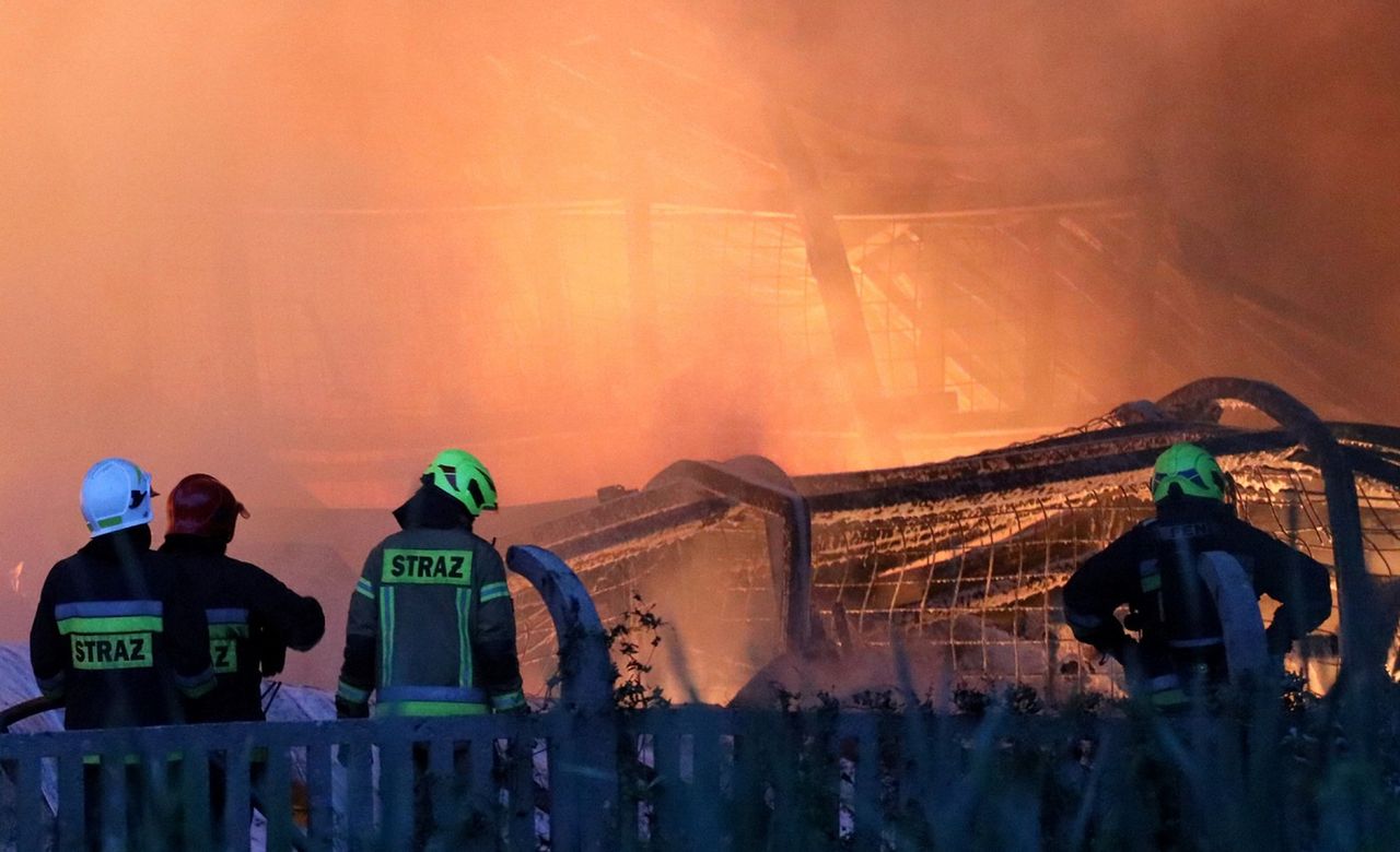 Orzesze. Pożar w hucie szkła. 19 osób ewakuowanych