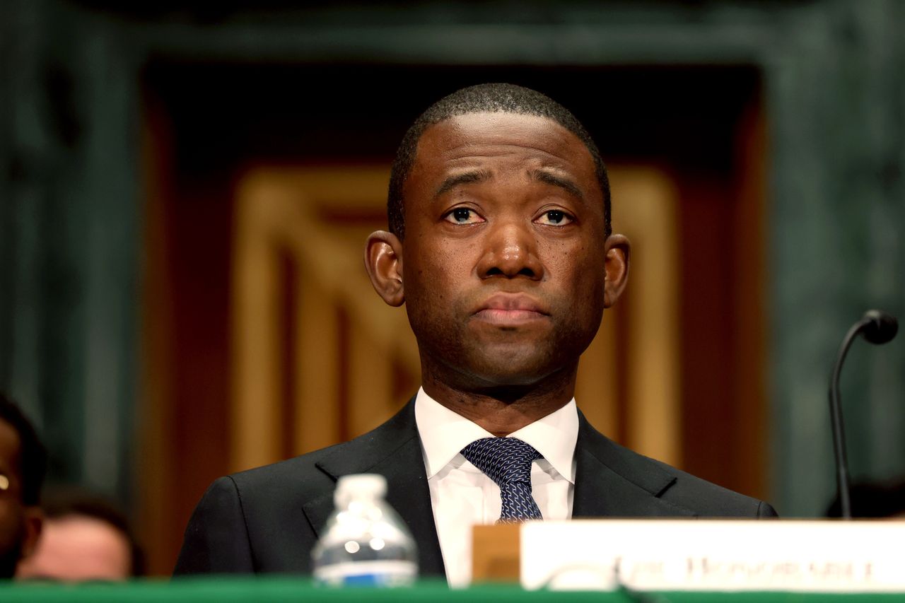 Sankcje na 400 osób i firm za wspieranie wojny. "Uderzają Rosję tam, gdzie zaboli"