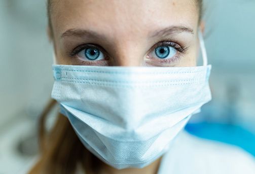 Cynk jest pierwiastkiem śladowym, który odgrywa istotną rolę w utrzymaniu zdrowia oczu.