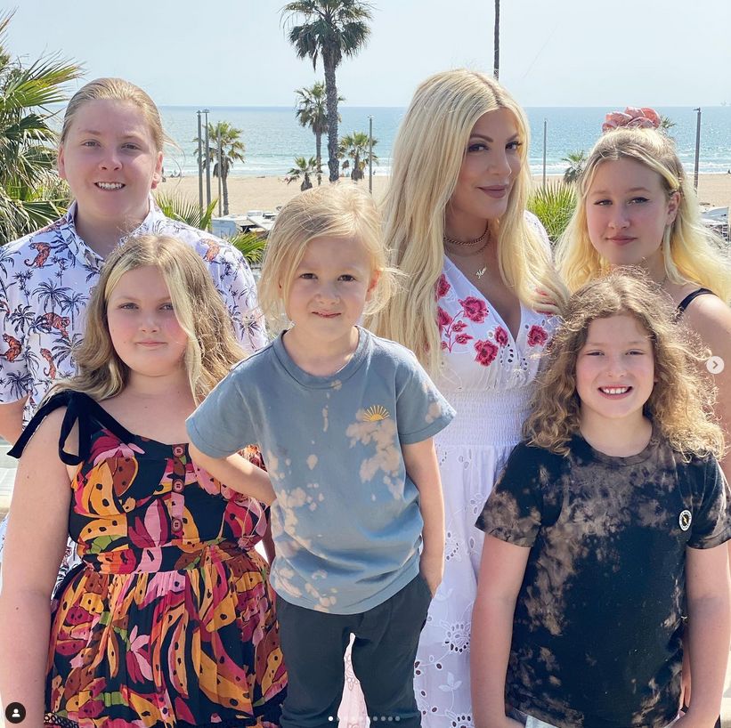 Tori Spelling i Dean McDermott z dziećmi