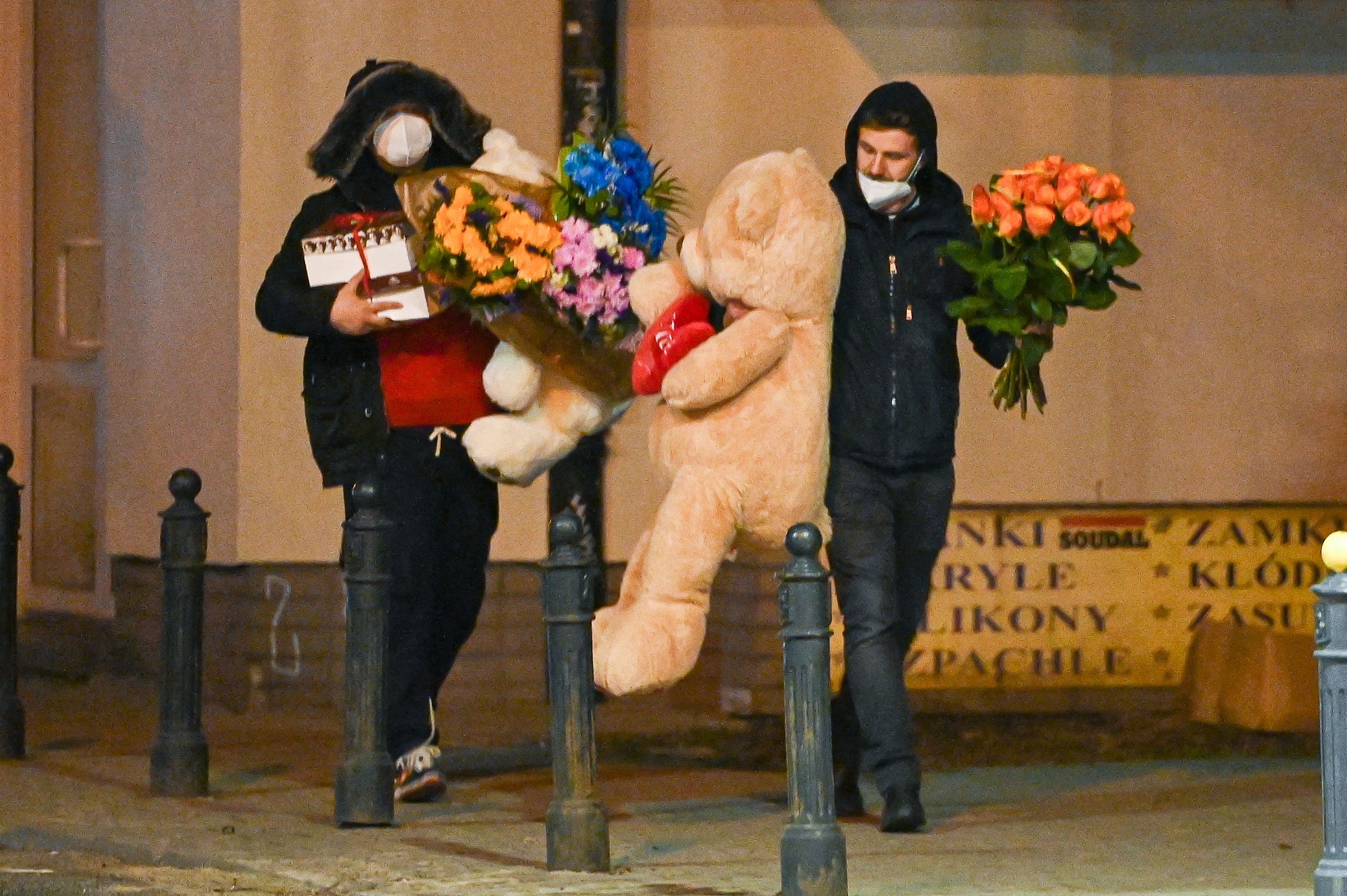 Antoni Królikowski mknie do szpitala z prezentami dla Joanny Opozdy