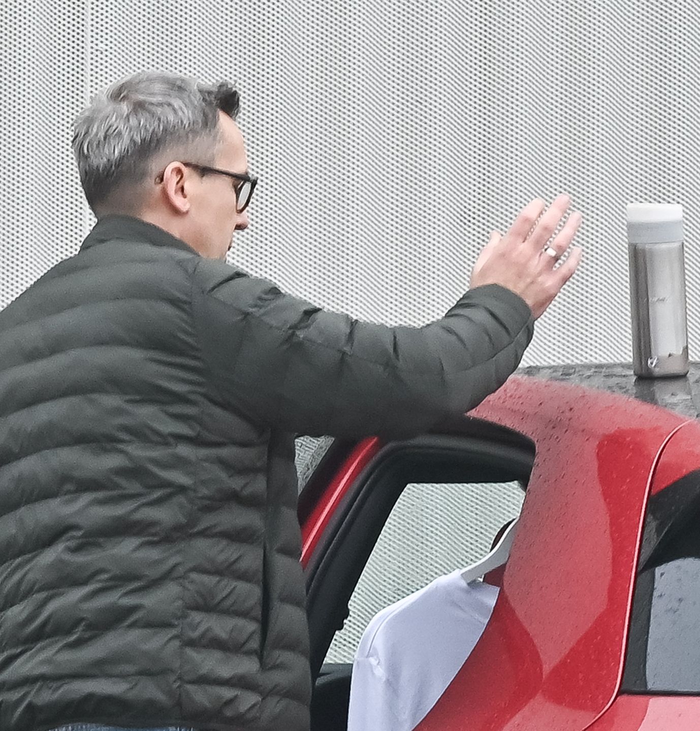 Katarzyna Cichopek i Maciej Kurzajewski maszerują z termosami