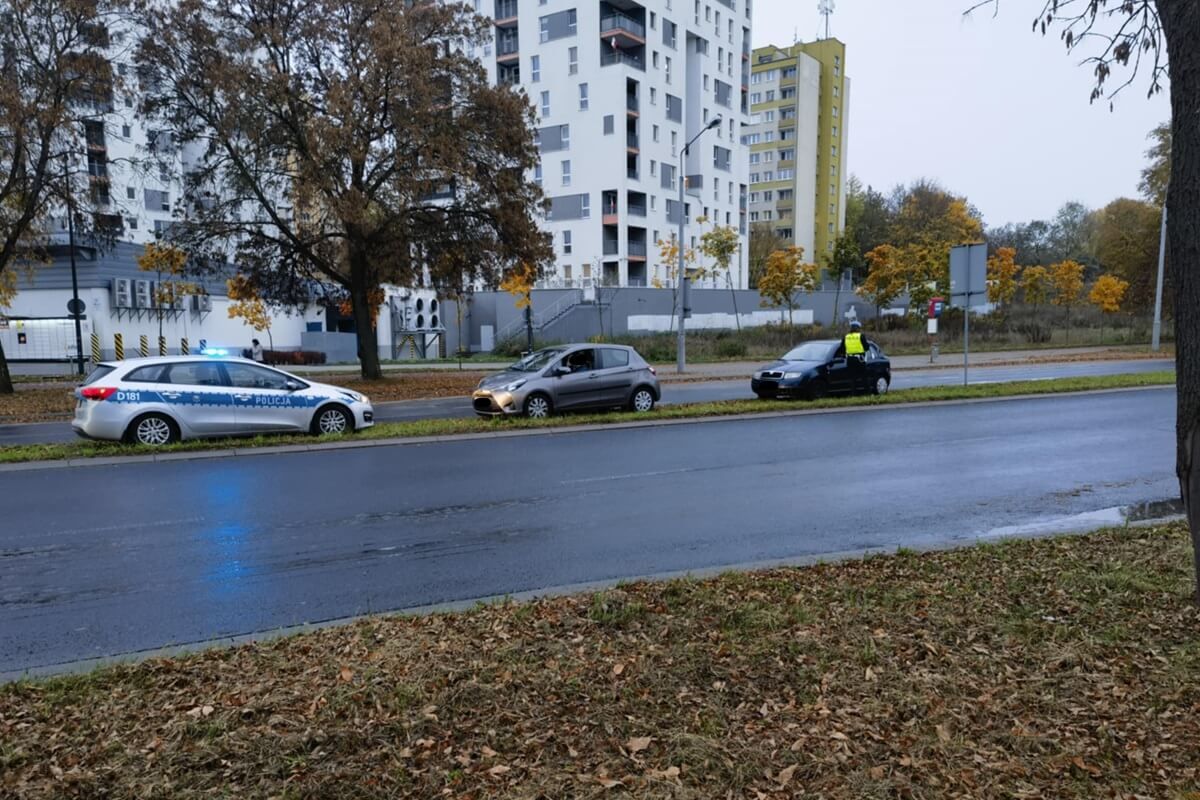 Kierowca skody ukarany mandatem za spowodowanie kolizji na al. Andersa