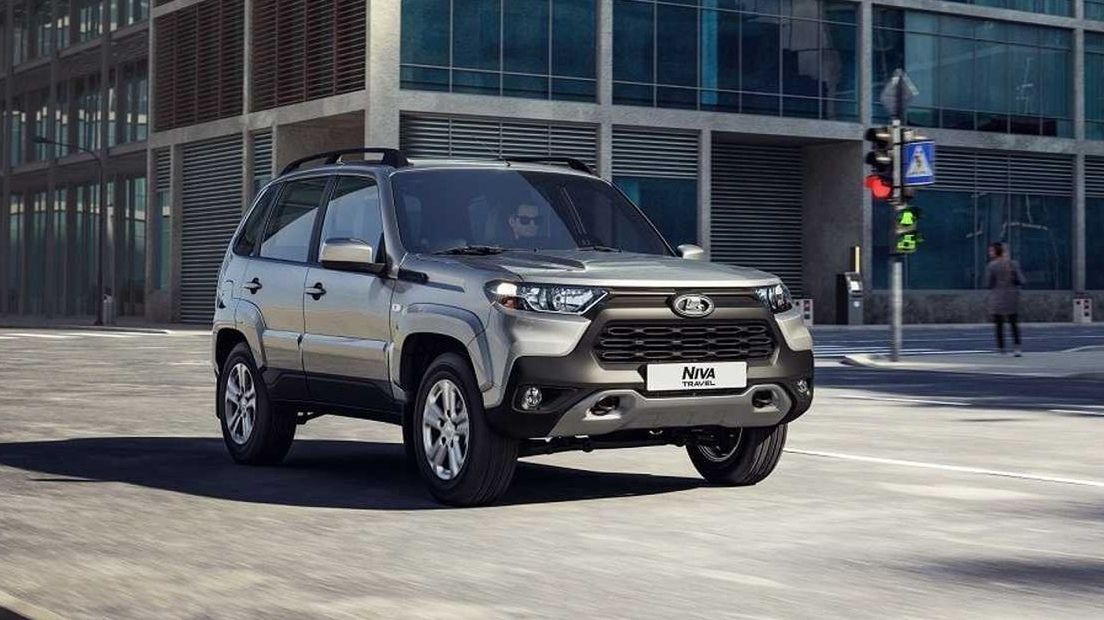 Nowoczesne detale nie są w stanie ukryć prawdziwego wieku konstrukcji.