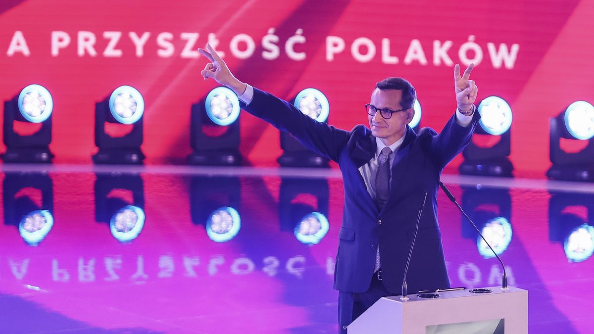 Premier Mateusz Morawiecki obiecuje w Katowicach, że za cztery lata średnie wynagrodzenie w Polsce wyniesie 10 tysięcy złotych.