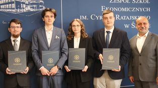 Oto Zawodowcy Roku 2025 ZSE Śrem! Tytuł absolwentom Ekonoma przyznawany jest od 2018 r. Wyróżnienia wręczono wraz z tytułami techników
