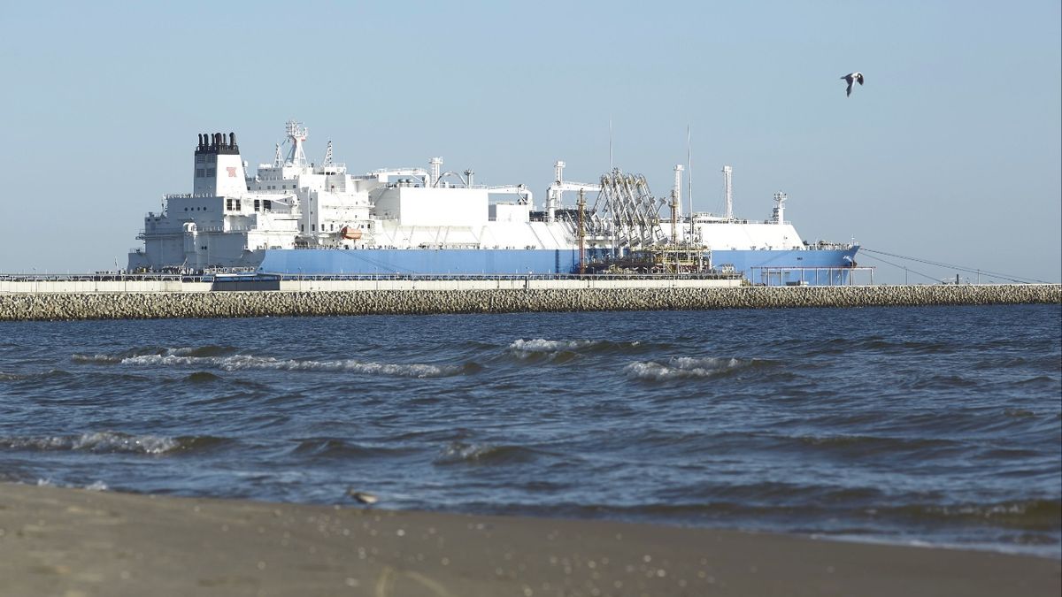 Brytyjski dziennik o zwrocie Polski w podejściu do energetyki