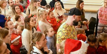 Tarnobrzeg: Tłum dzieci na Spotkaniu ze Świętym Mikołajem w TDK