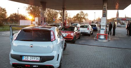 Senatorowie też lubią jazdę autem. Niektórzy z nich wydają na paliwo prawie 3 tys. zł miesięcznie