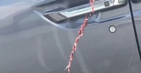 Drut na klamce nie jest przypadkiem. Kobieta uciekła w popłochu