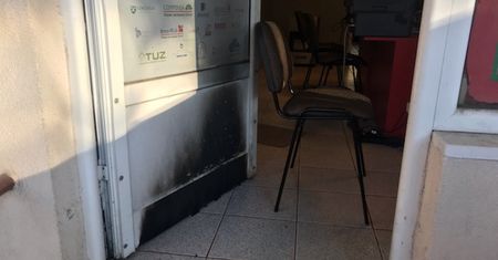 Atak na biuro radnego, który nagłaśniał nowe fakty ws. sprzedaży Zielonego Przedszkola w Głogowie. Wcześniej sprawą zajmował się śp. Paweł Chruszcz