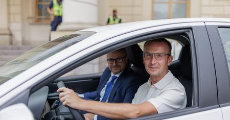Wygrał główną nagrodę w miejskiej loterii PIT w Lublinie. Pan Marcin odebrał samochód. Zobacz zdjęcia z przekazania auta