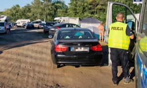 Pijany szarżował po plaży i taranował auta. W Rzeczycach sceny jak z filmu