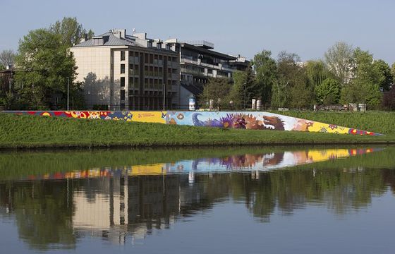 Lajkonik z muralem oczyszczającym powietrze