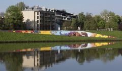 Lajkonik z muralem oczyszczającym powietrze