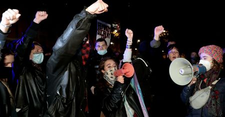 Złamana ręka aktywistki. Ponowne umorzenie sprawy z Wilczej