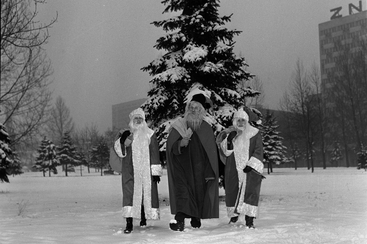 Grudzień 1969 r. Przebierańcy na Żoliborzu.