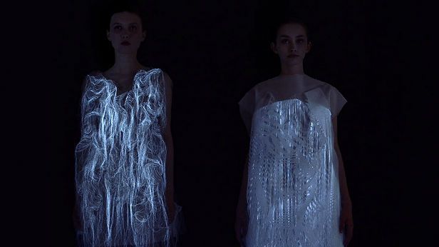 Wideo dnia: najdziwniejsze sukienki, jakie widzieliście. Aktywowane spojrzeniem! 1