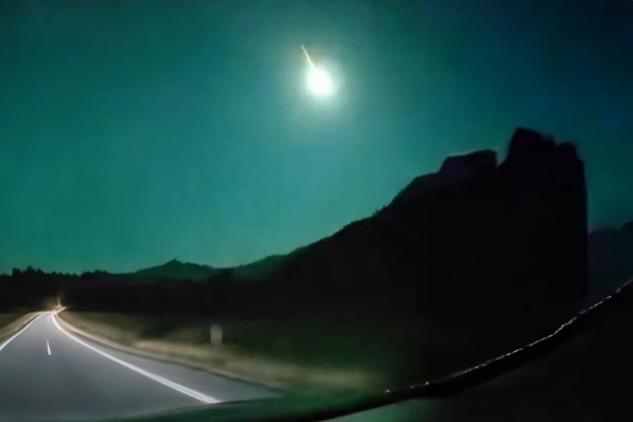 Ogromny zielony meteor pojawił się nad Turcją. Ludzie stali jak wryci