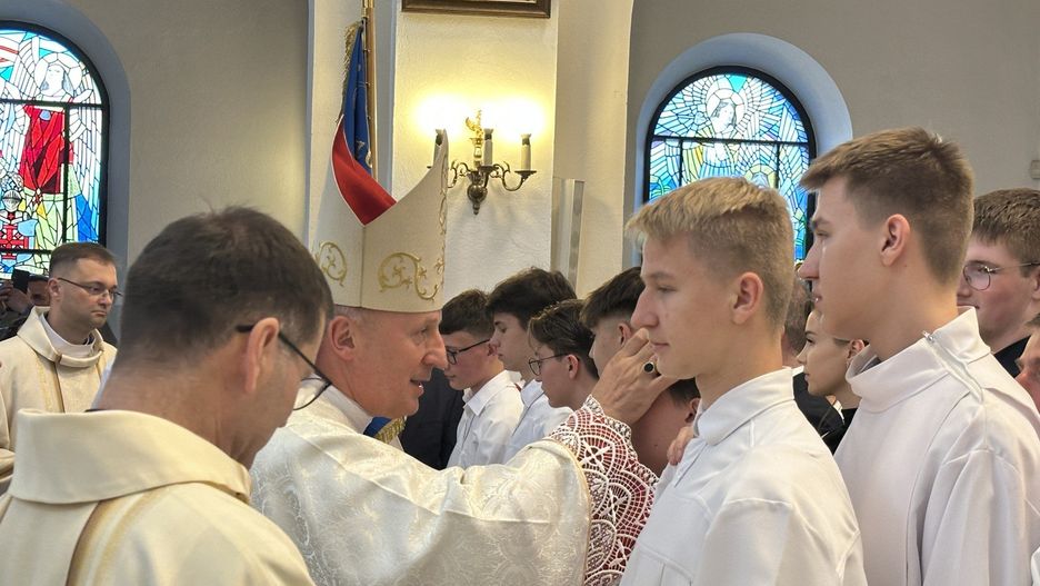 Uroczystość bierzmowania w kościele pod wezwaniem świętego Stefana