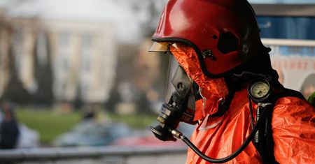 Warszawa. Na trasie S2 zapaliła się taksówka. Płomienie na zewnątrz samochodu