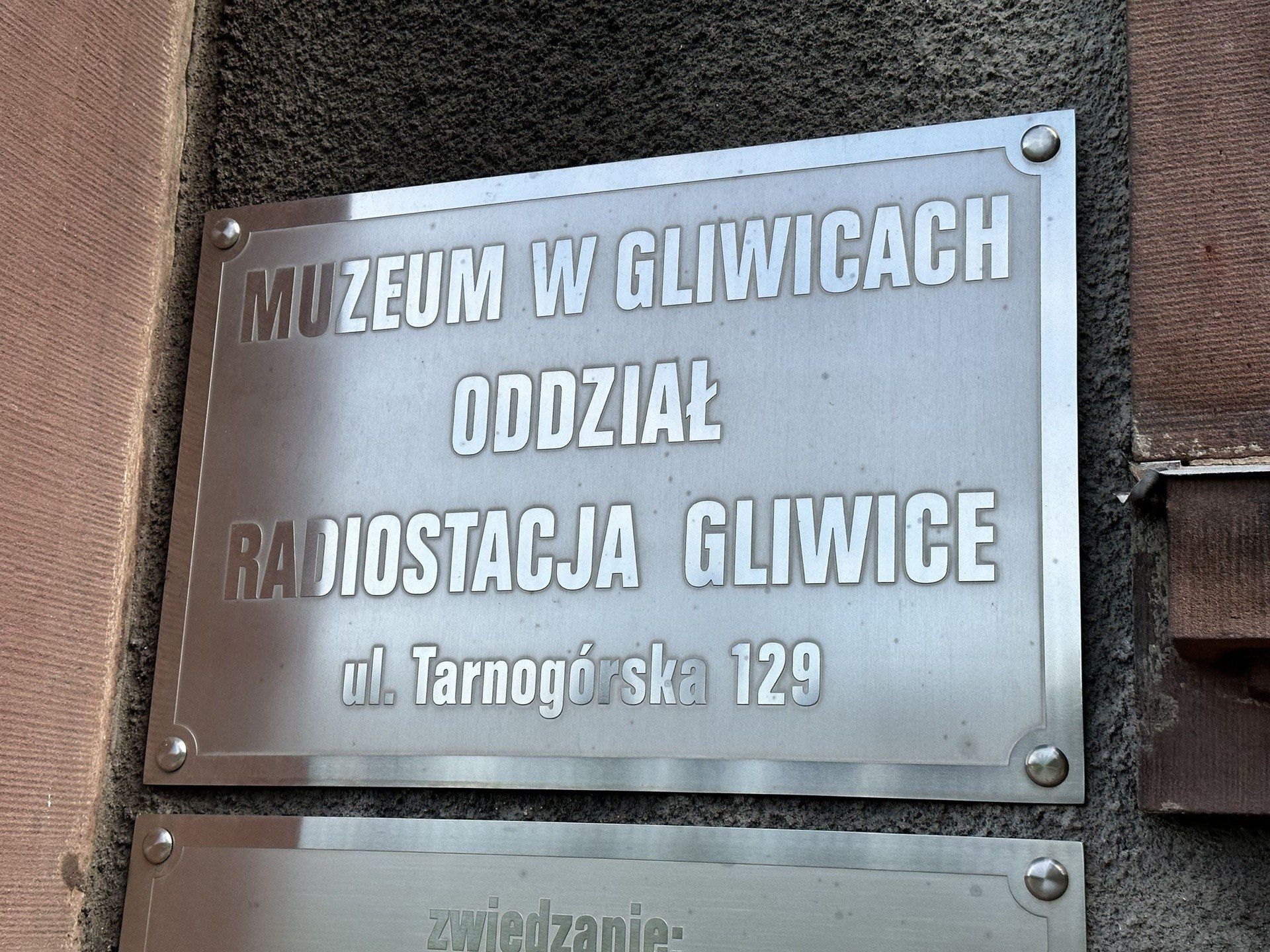 Radiostacja znajduje się przy ul. Tarnogórskiej