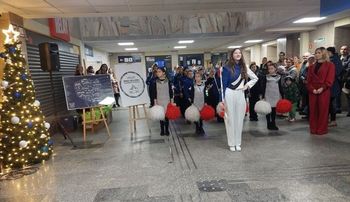 Radom: Na dworcu rozbłysła świąteczna choinka