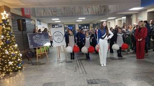 Radom: Na dworcu rozbłysła świąteczna choinka