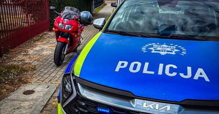 Prawie zderzył się z radiowozem. Motocyklista miał wiele na sumieniu