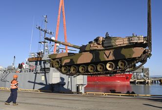 Oto jak kosztowna jest wojna. Jeden czołg pochłania 2000 litrów paliwa. Dziennie