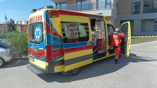 Czterolatka spadła z balkonu. Matka usłyszała zarzuty