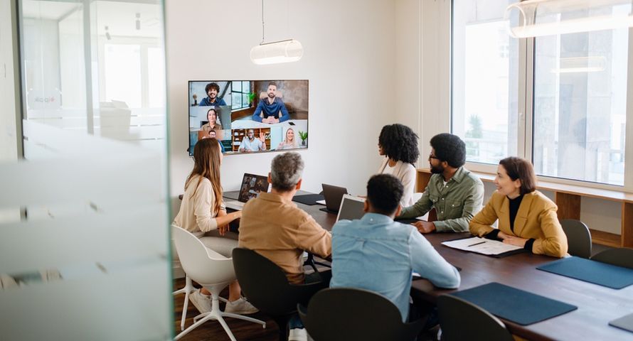 Przepytaliśmy 100 firm z naszej branży, jak dziś pracują [RAPORT]