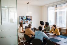 Praca zdalna, hybrydowa czy stacjonarna? Fot. Shutterstock