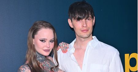 Monika Miller wtulona w ukochanego na ściance Polsatu. Gruchali jak gołąbeczki [ZDJĘCIA]