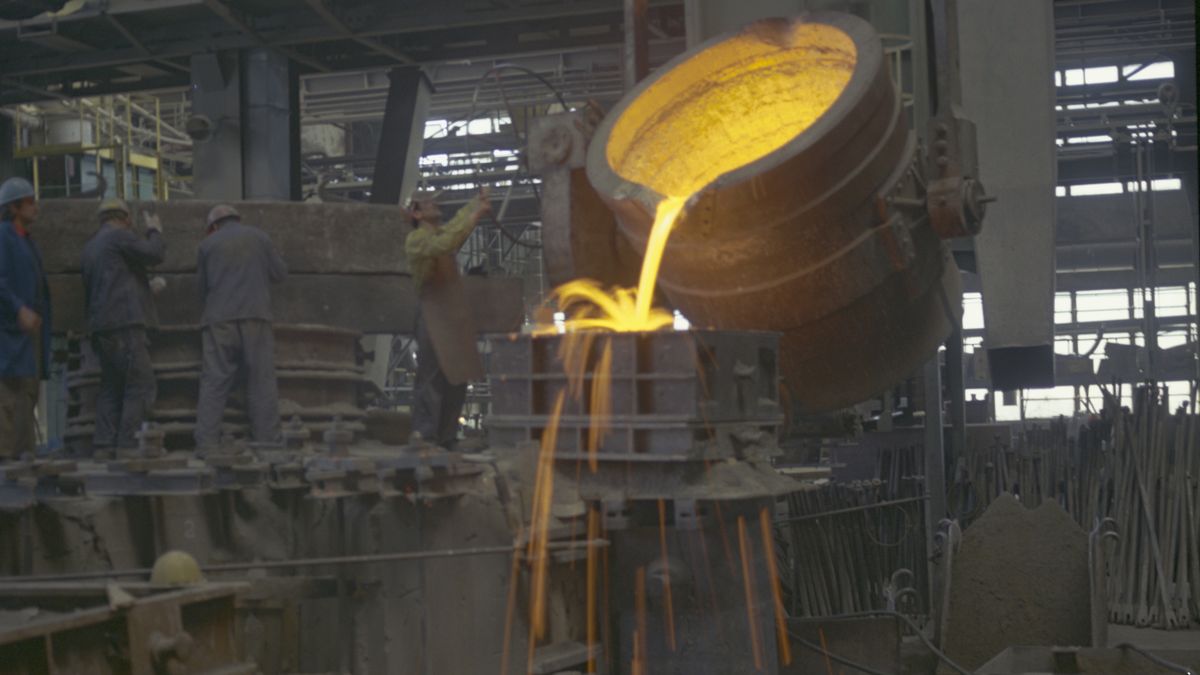 Archiwalne zdjęcie odlewni w Elblągu z lat 70. XX wieku 