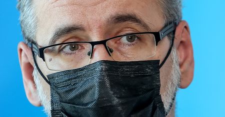 Niedzielski ujawnił niepokojące dane. "Trzecia fala przyspiesza"