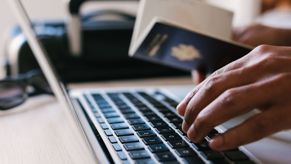 Podróżni wierzą, że usuwanie historii zmienia ceny lotów 