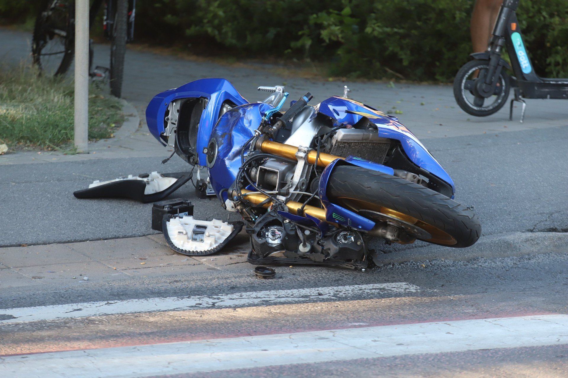 2 lipca, Wrocław, ul. Kosmonautów. Życie motocyklisty nie udało się uratować.