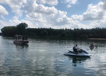 Kujawsko-pomorscy policjanci dbają o bezpieczeństwo wypoczywających nad wodą