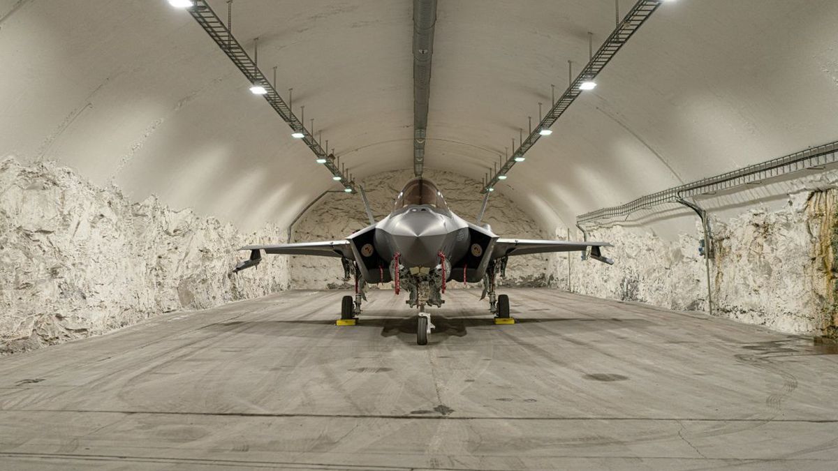 F-35 w podziemnej bazie Bardufoss