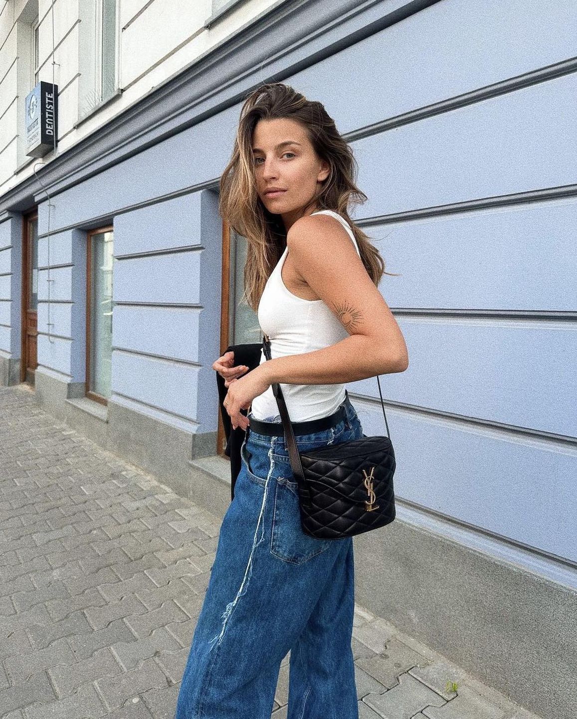 Julia Wieniawa odsłania strzaskane na mahoń ciało w bikini